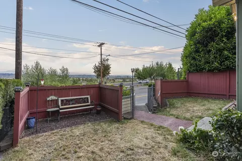 Exterior - 704 E Marine View Dr, Everett, WA 98201 photo 4 of 10