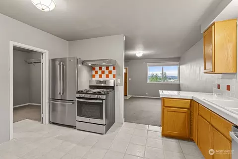 Kitchen - 704 E Marine View Dr, Everett, WA 98201 photo 3 of 5