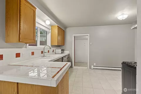Kitchen - 704 E Marine View Dr, Everett, WA 98201 photo 1 of 5