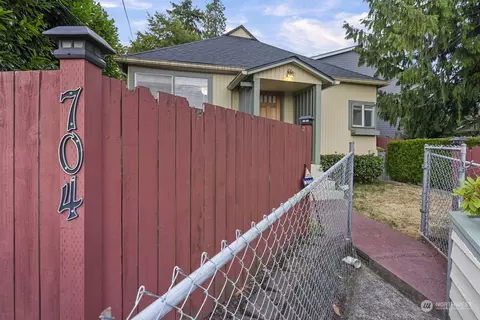 Exterior - 704 E Marine View Dr, Everett, WA 98201 photo 2 of 10
