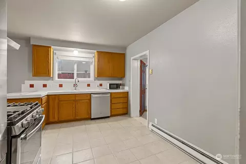 Kitchen - 704 E Marine View Dr, Everett, WA 98201 photo 2 of 5