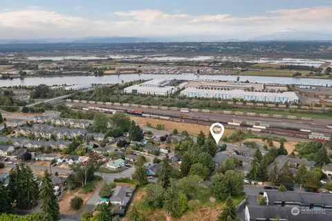View/Area - 704 E Marine View Dr, Everett, WA 98201 photo 1 of 1