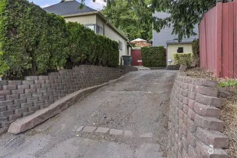 Exterior - 704 E Marine View Dr, Everett, WA 98201 photo 10 of 10