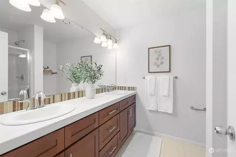 Bath - 3410 30th Dr, Everett, WA 98201 photo 1 of 2