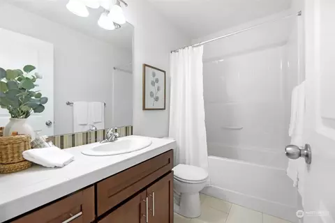 Bath - 3410 30th Dr, Everett, WA 98201 photo 2 of 2