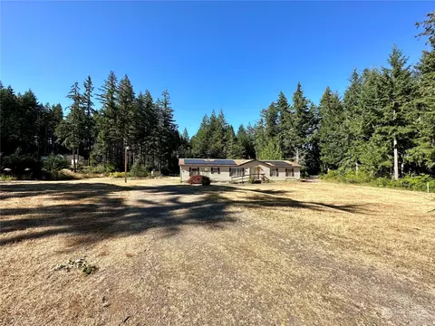 9052 NW Klahowya Trl, Bremerton, WA 98312