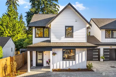 9521 NE 128th St #B, Kirkland, WA 98034