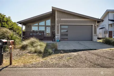 1217 E Ocean Shores Blvd SW, Ocean Shores, WA 98569