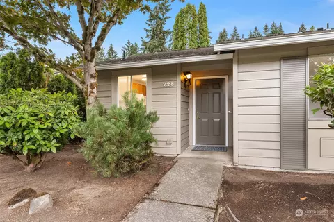 728 126th Ave NE #108, Bellevue, WA 98005