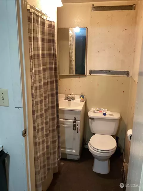 Bath - 4525 E St, Tacoma, WA 98404 photo 1 of 1