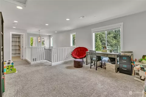 Entry Way - 18103 Baldwin Rd, Bothell, WA 98012 photo 3 of 4