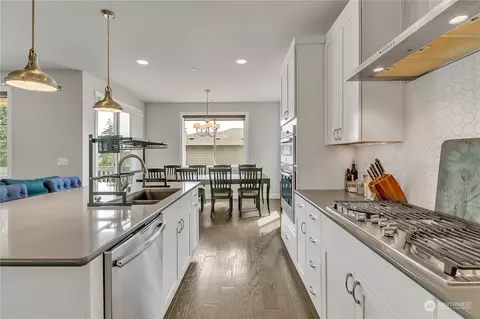 Kitchen - 18103 Baldwin Rd, Bothell, WA 98012 photo 2 of 3