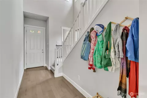 Entry Way - 18103 Baldwin Rd, Bothell, WA 98012 photo 2 of 4