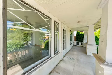 Exterior - 817 N 60th St, Seattle, WA 98103 photo 3 of 6