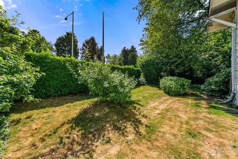 Exterior - 817 N 60th St, Seattle, WA 98103 photo 6 of 6