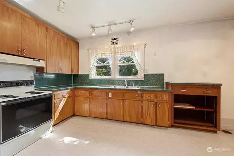 Kitchen - 817 N 60th St, Seattle, WA 98103 photo 2 of 2