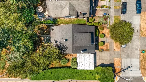 View/Area - 817 N 60th St, Seattle, WA 98103 photo 1 of 3
