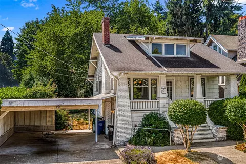 817 N 60th St, Seattle, WA 98103