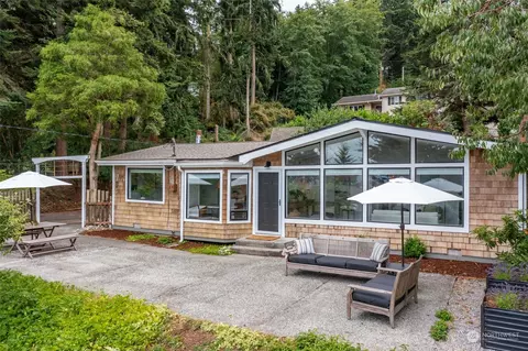 327 Marine Dr, Coupeville, WA 98239
