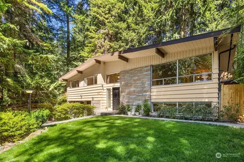 23505 Robin Hood Dr, Edmonds, WA 98020
