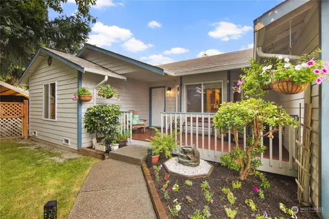 Exterior - 8 109th St SE, Everett, WA 98208 photo 2 of 10