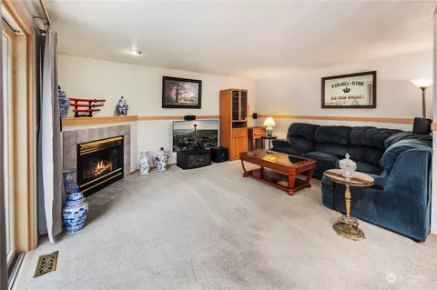 Living - 8 109th St SE, Everett, WA 98208 photo 3 of 3