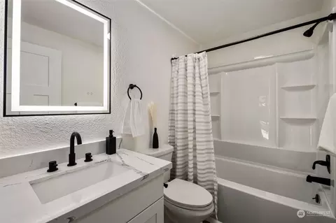 Bath - 3006 164th Pl SE, Bothell, WA 98012 photo 1 of 1