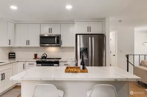 Kitchen - 3006 164th Pl SE, Bothell, WA 98012 photo 5 of 8