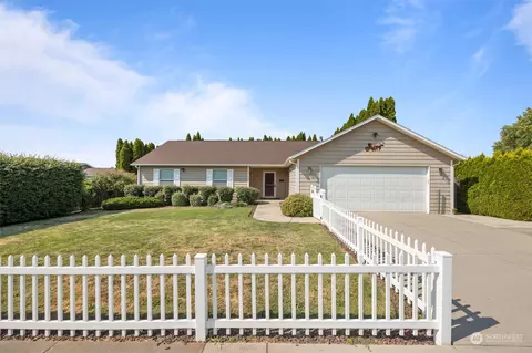 519 SE 12th St, College Place, WA 99324