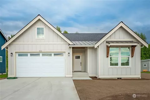910 Crimson Ct, Nooksack, WA 98276