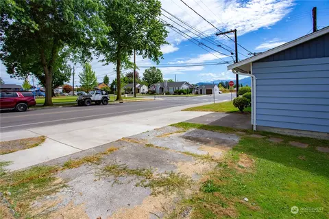 Exterior - 105 Lincoln St, Everson, WA 98247 photo 7 of 8