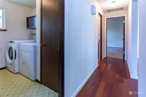 Entry Way - 105 Lincoln St, Everson, WA 98247 photo 3 of 3