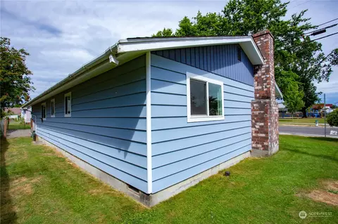 Exterior - 105 Lincoln St, Everson, WA 98247 photo 3 of 8