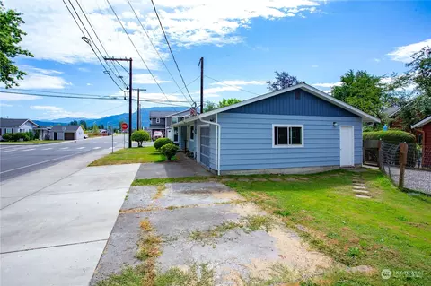 Exterior - 105 Lincoln St, Everson, WA 98247 photo 2 of 8