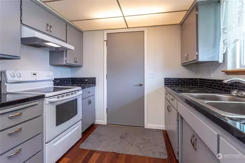 Kitchen - 105 Lincoln St, Everson, WA 98247 photo 1 of 1