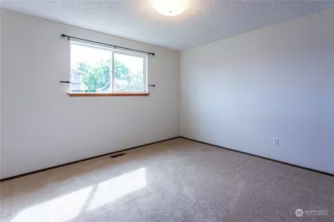 Bedroom - 105 Lincoln St, Everson, WA 98247 photo 1 of 4