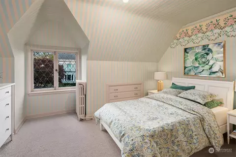 Bedroom - 817 E Hamlin St, Seattle, WA 98102 photo 3 of 3