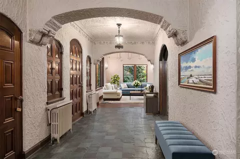 Entry Way - 817 E Hamlin St, Seattle, WA 98102 photo 1 of 1
