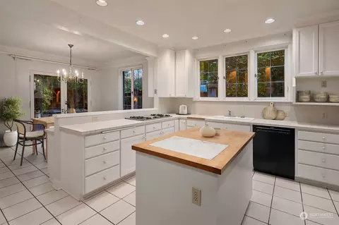 Kitchen - 817 E Hamlin St, Seattle, WA 98102 photo 1 of 1