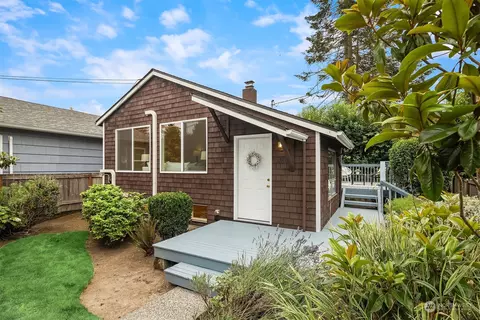 3901 NE 51st St, Seattle, WA 98105