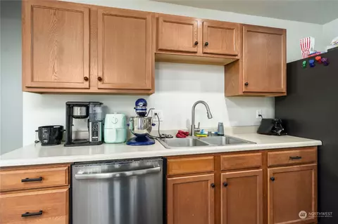 Kitchen - 20228 47th Ave E, Spanaway, WA 98387 photo 6 of 6