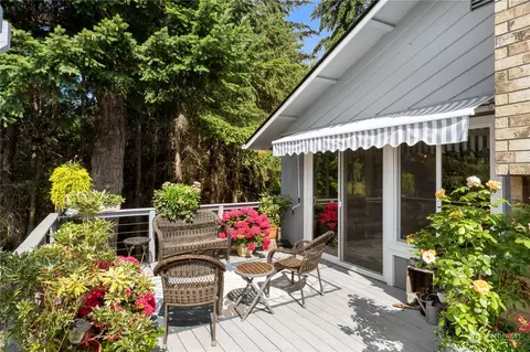 11208 Tillicum Dr, Anderson Island, WA 98303