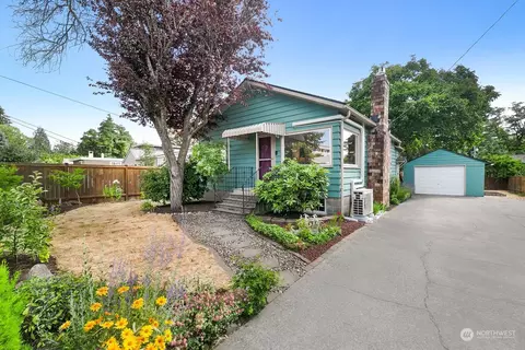 11520 16th Ave NE, Seattle, WA 98125
