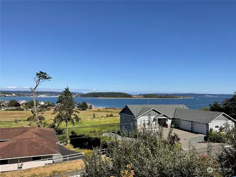 2188 SW Freund St, Oak Harbor, WA 98277
