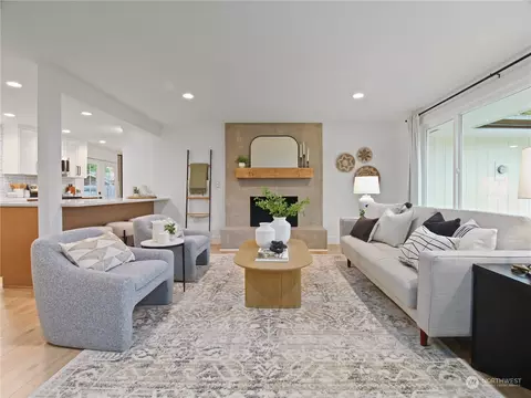 Living - 3714 108th Pl SE, Everett, WA 98208 photo 2 of 5