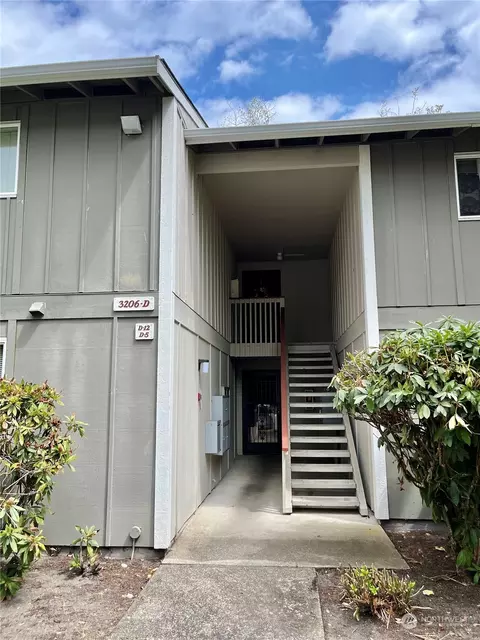 3206 Pine Rd #D5, Bremerton, WA 98310