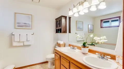 Bath - 505 Corrin Ave SE, Orting, WA 98360 photo 1 of 3