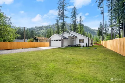 6148 Shamrock Rd, Maple Falls, WA 98266