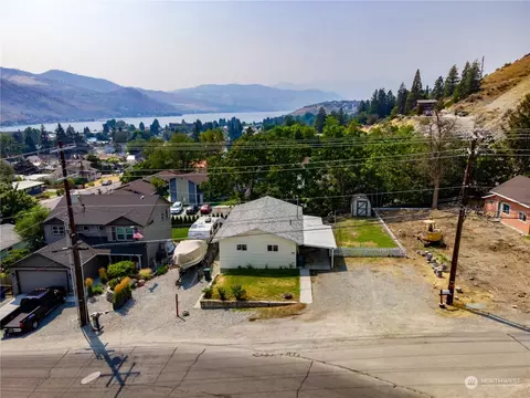 615 N Bradley St, Chelan, WA 98816