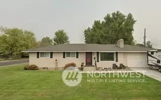 212 Cottonwood Dr, Richland, WA 99352